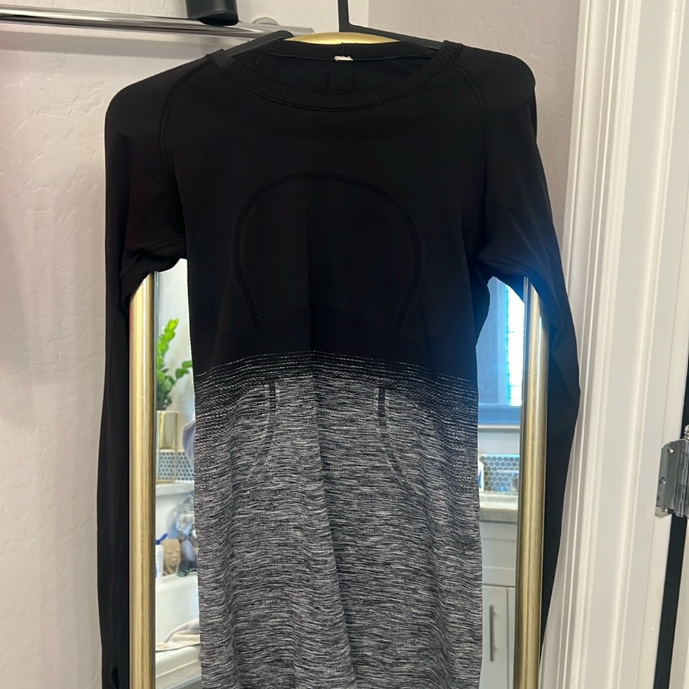 Lululemon preowned womens top